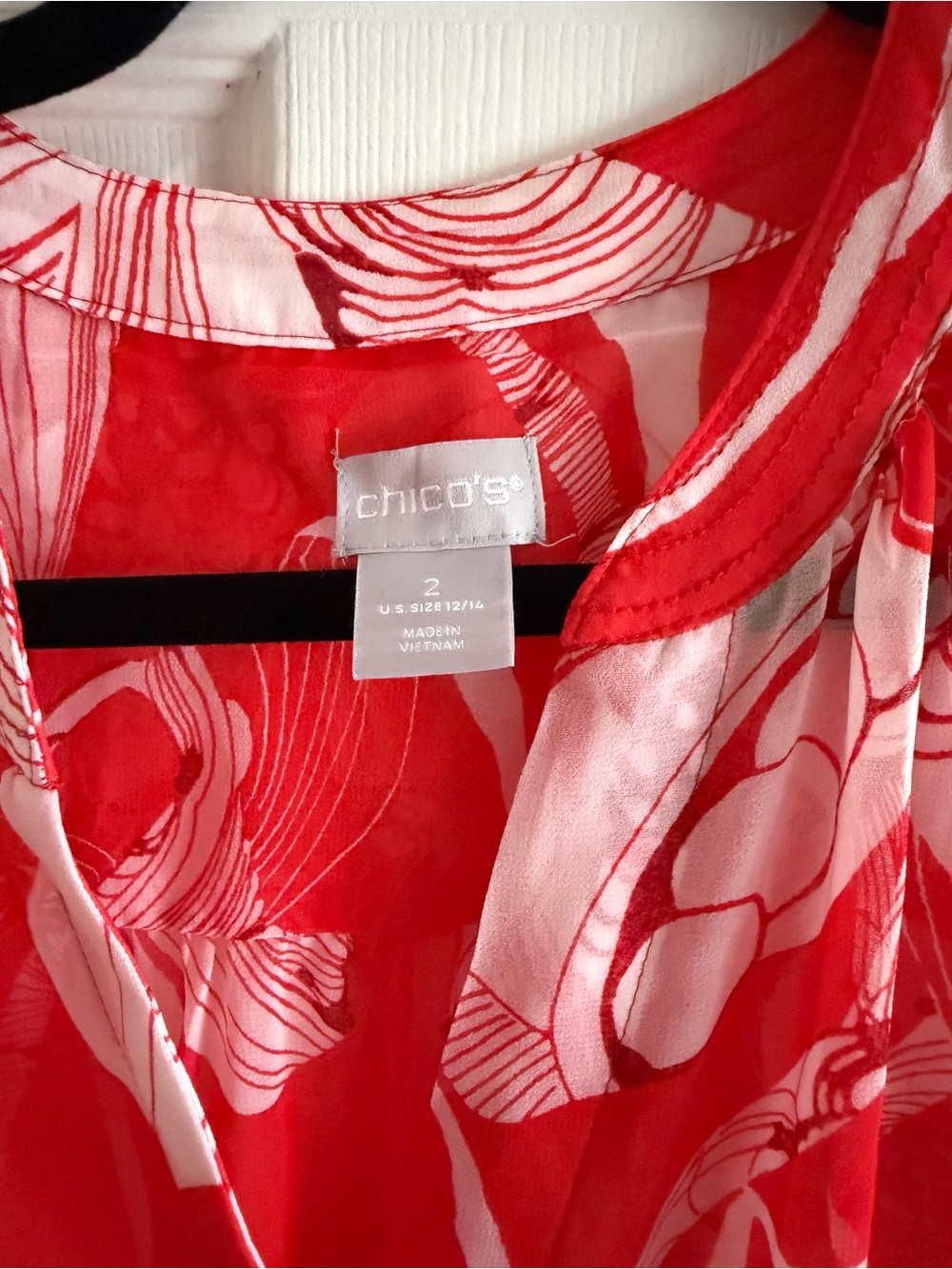 Chico's Red & White Floral V-Neck Balloon Sleeve Blouse - Picture 3 of 4